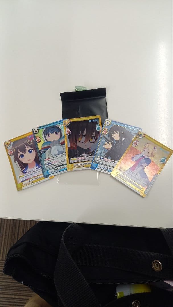 トレーディングカード 4枚セット カードケース付き