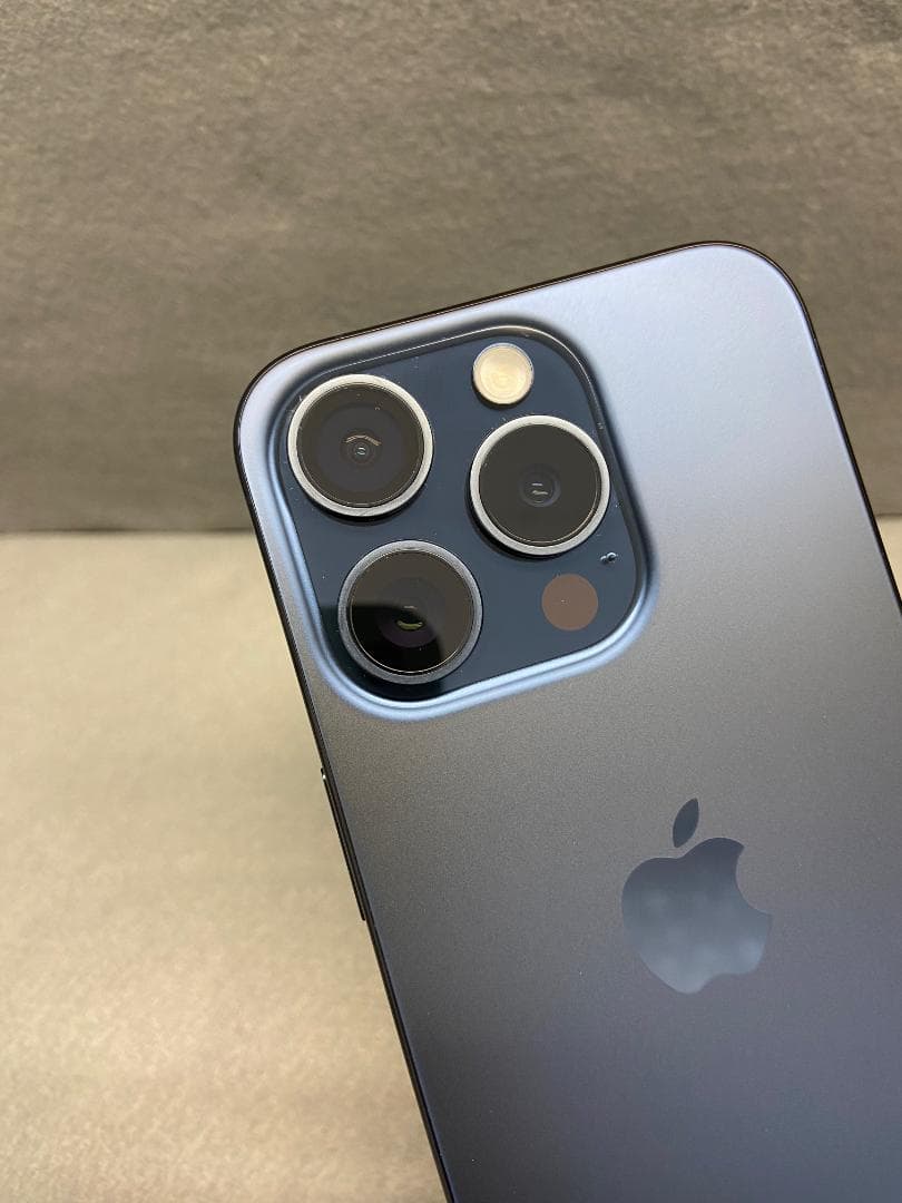 超美品　Appleストア版 SIMフリー　iPhone15 Pro 128GB