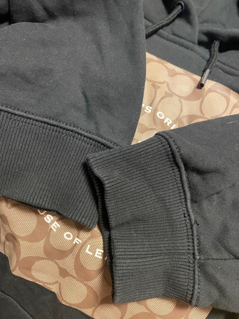 今だけ値下げしてみます。COACH ブラック パーカー ロゴプリント