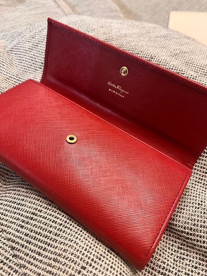 122-BGJ Salvatore Ferragamo フェラガモ 長財布 赤