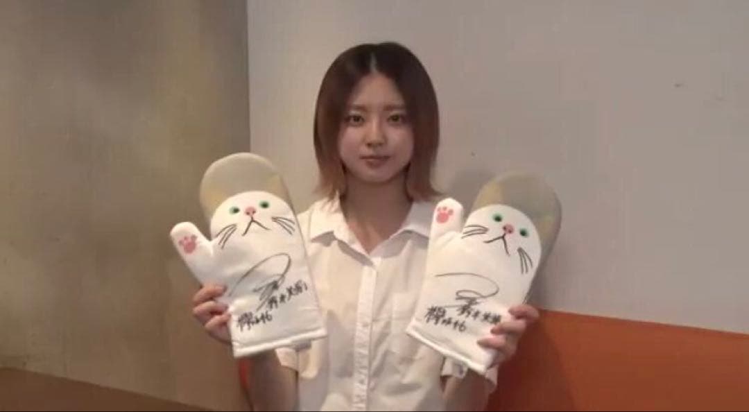 欅坂46 鈴本美愉 直筆サイン入りミトン