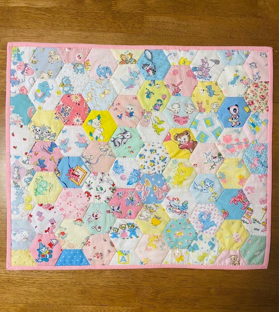 パッチワークキルト　ビンテージのヘキサゴンキルト