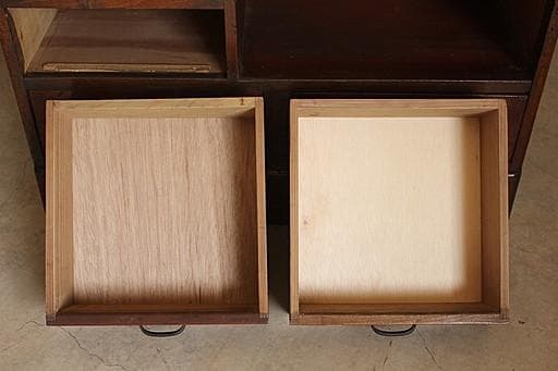 雰囲気の良い古い木製の引き出し7杯　書類棚　収納　古家具　古民家　アンティーク