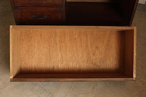 雰囲気の良い古い木製の引き出し7杯　書類棚　収納　古家具　古民家　アンティーク