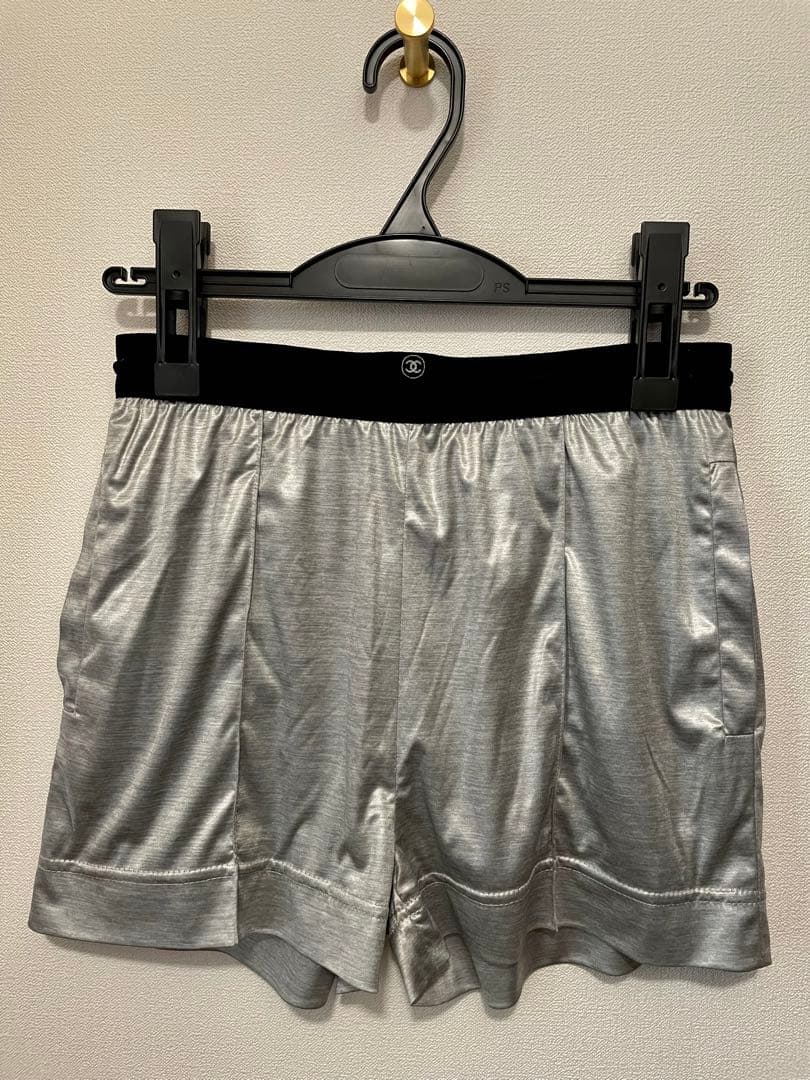 ☆美品CHANEL☆シルバーショートパンツ