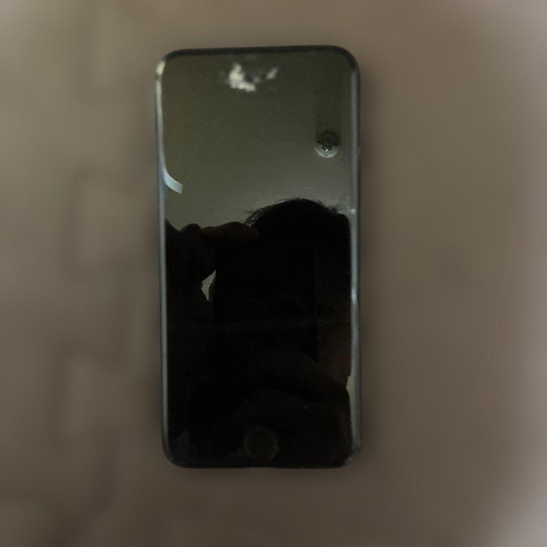 Apple iPhone SE第二世代ブラック 本体