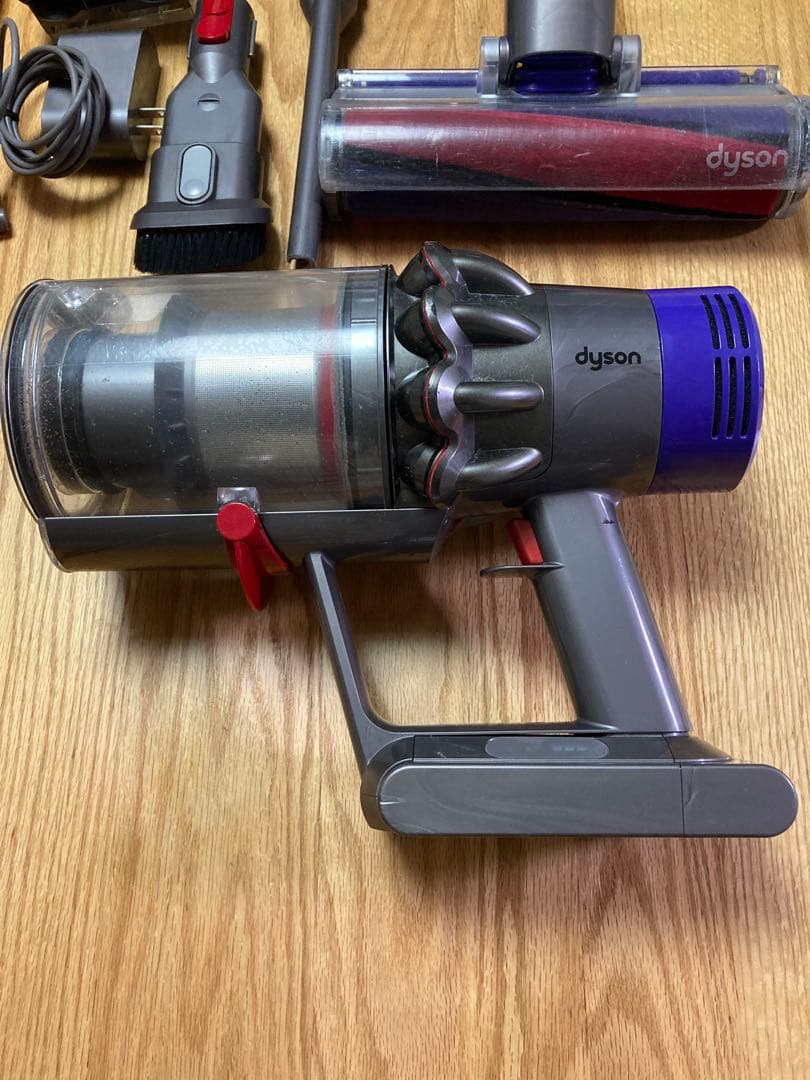 Dyson スティッククリーナー本体 各種アタッチメント付き【ジャンク】