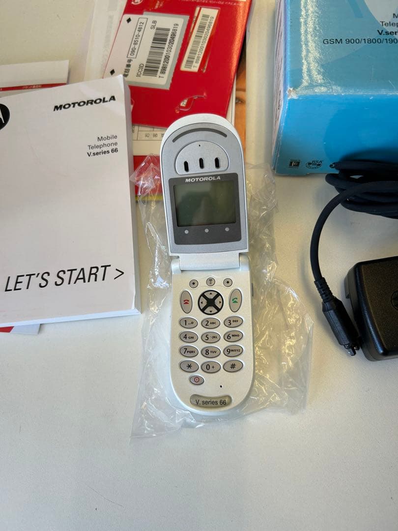 MOTOROLA V series 66 携帯電話本体