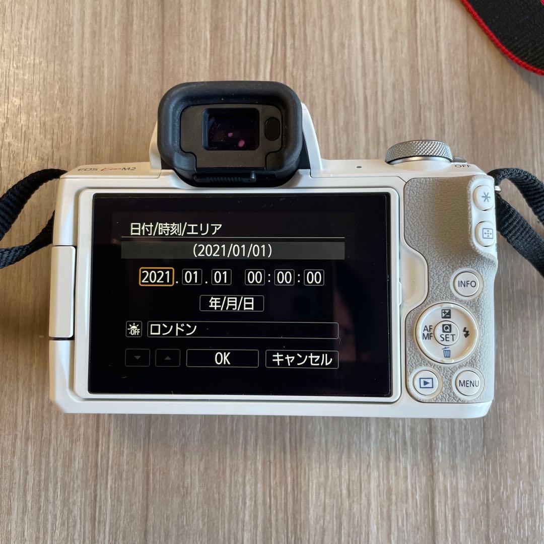 【美品】Canon キャノンEOS Kiss M2 ダブルズームキット　ホワイト