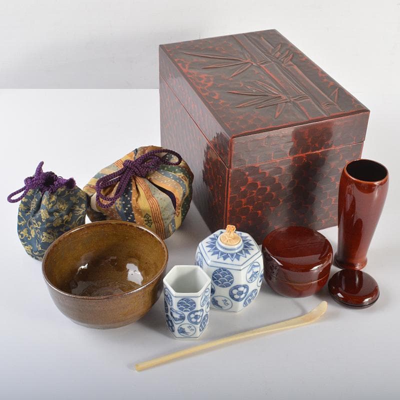 Rie Oda　鎌倉彫　竹文茶箱茶碗平安春峰作振出など一式　VR6666