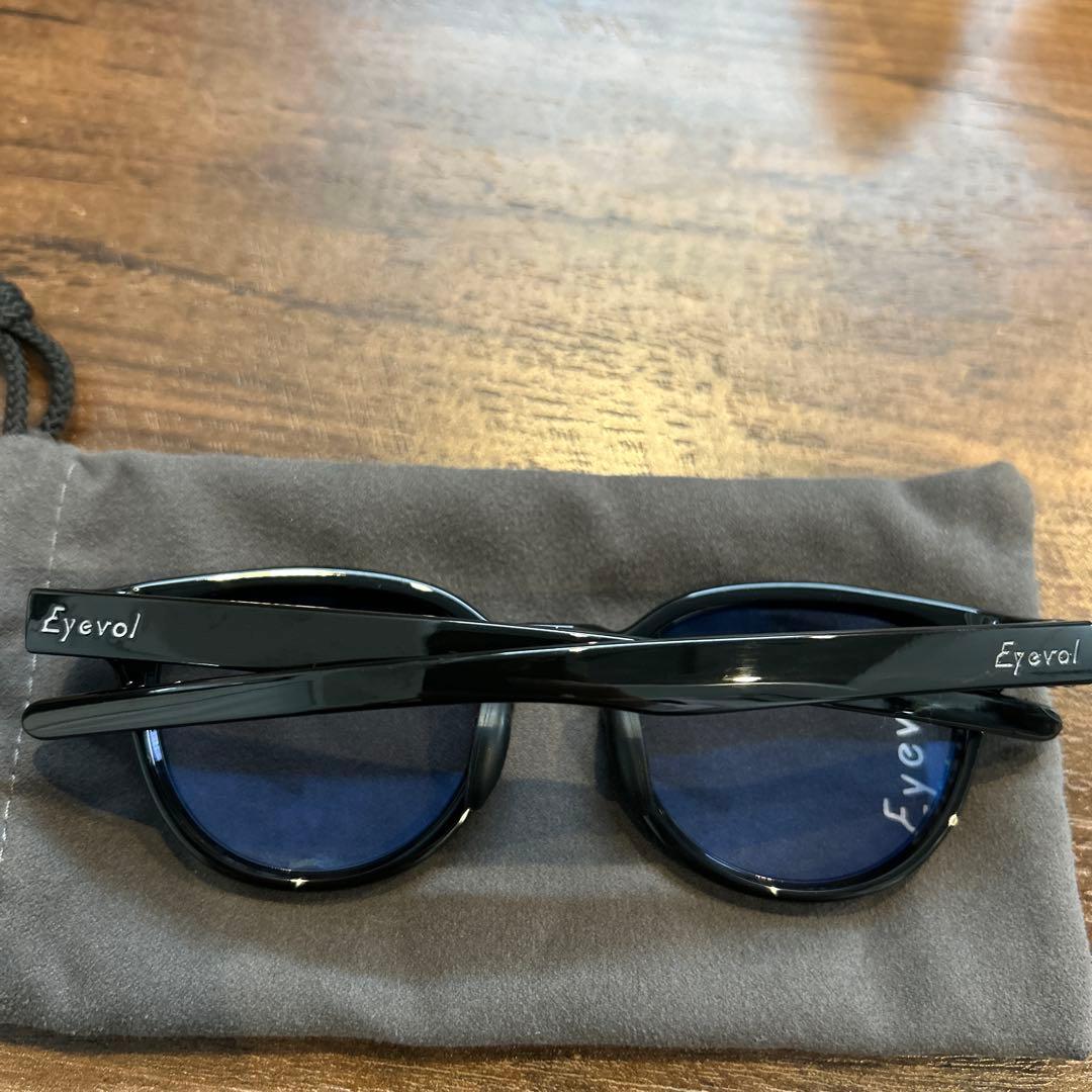 アイヴォル　Eyevol