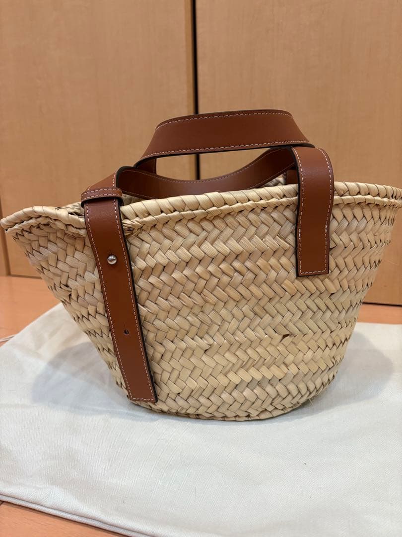LOEWE ベージュ ストロートートバッグsmall