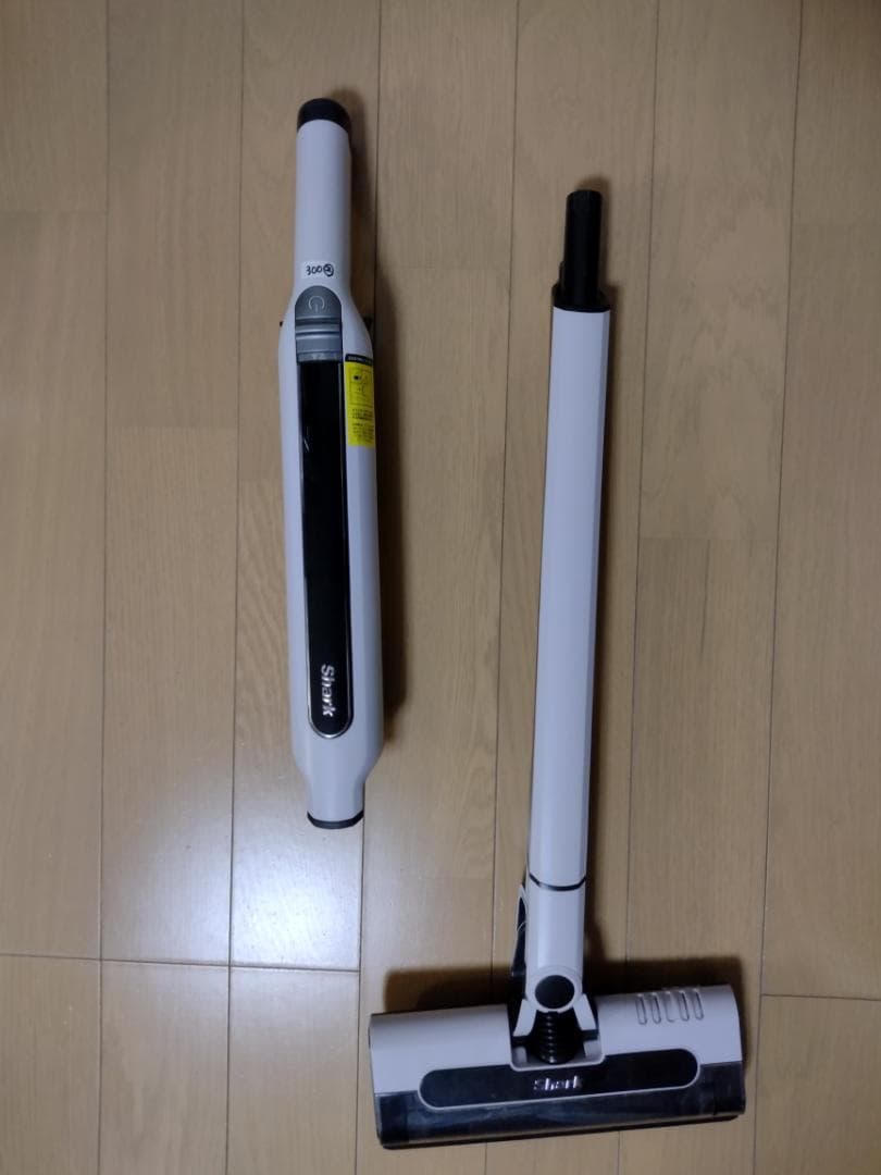 シャーク★コードレスクリーナー★CS300JWH★バッテリーの状態良好★2