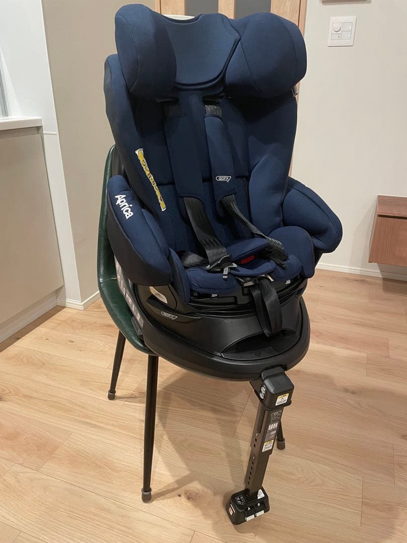 Apricaディアターンプラス　ISOFIX チャイルドシート