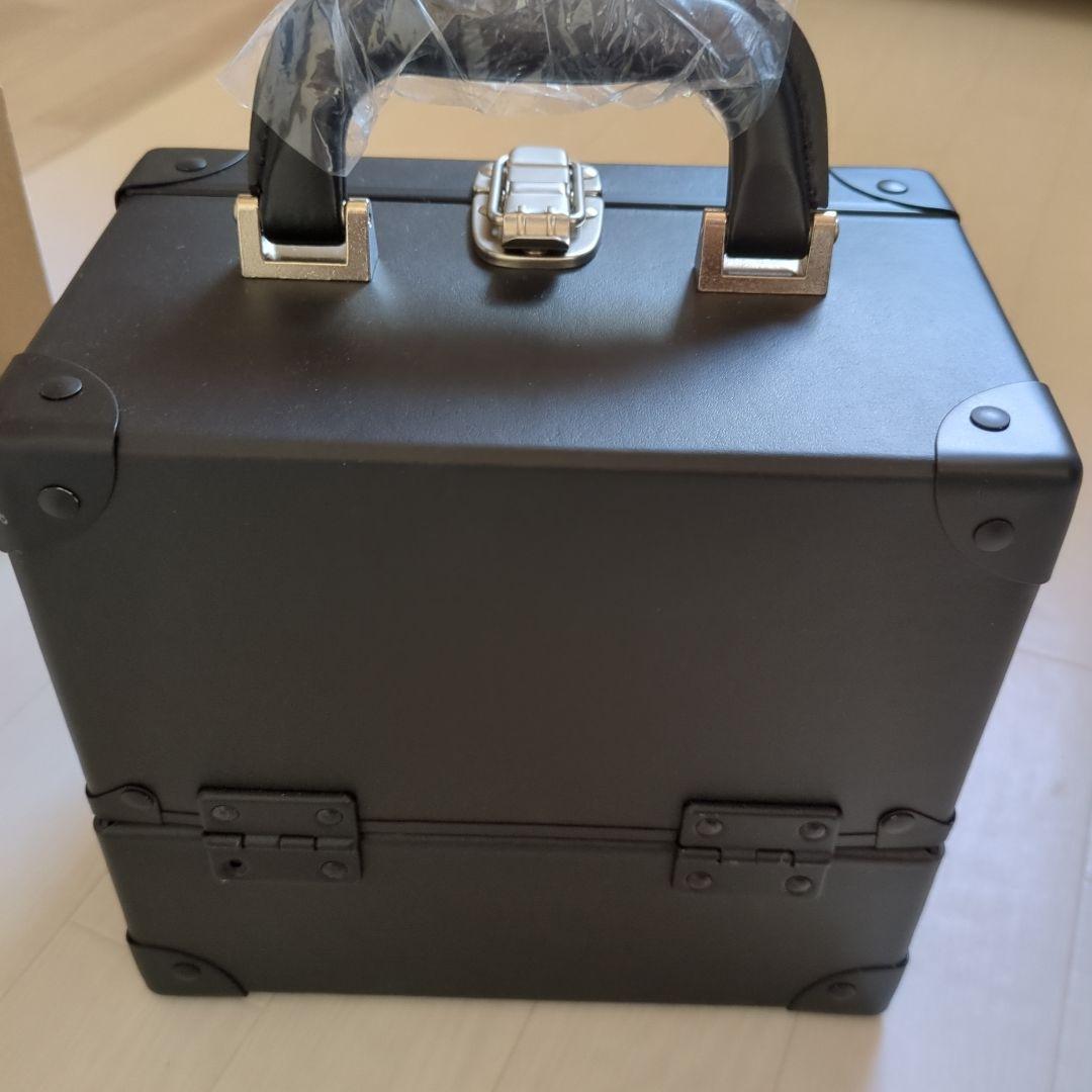 シュウウエムラジョジョの奇妙な冒険コラボメイクボックス