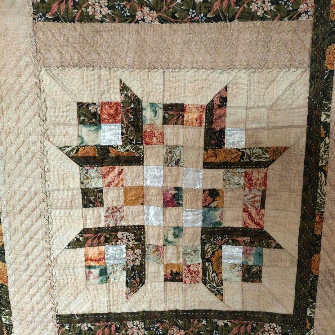 パッチワークキルト タペストリー〈モザイクの集まり〉