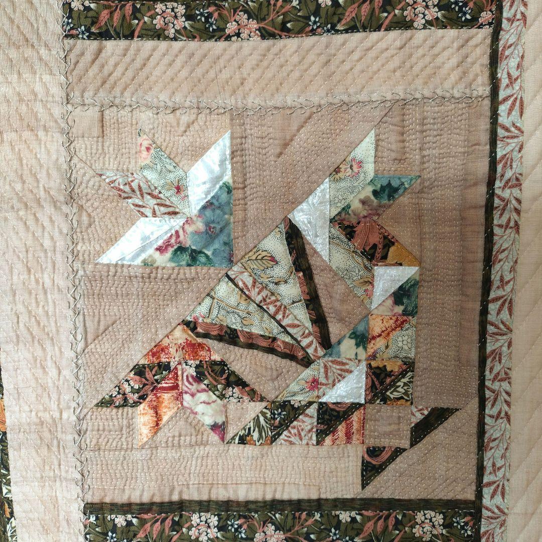 パッチワークキルト タペストリー〈モザイクの集まり〉