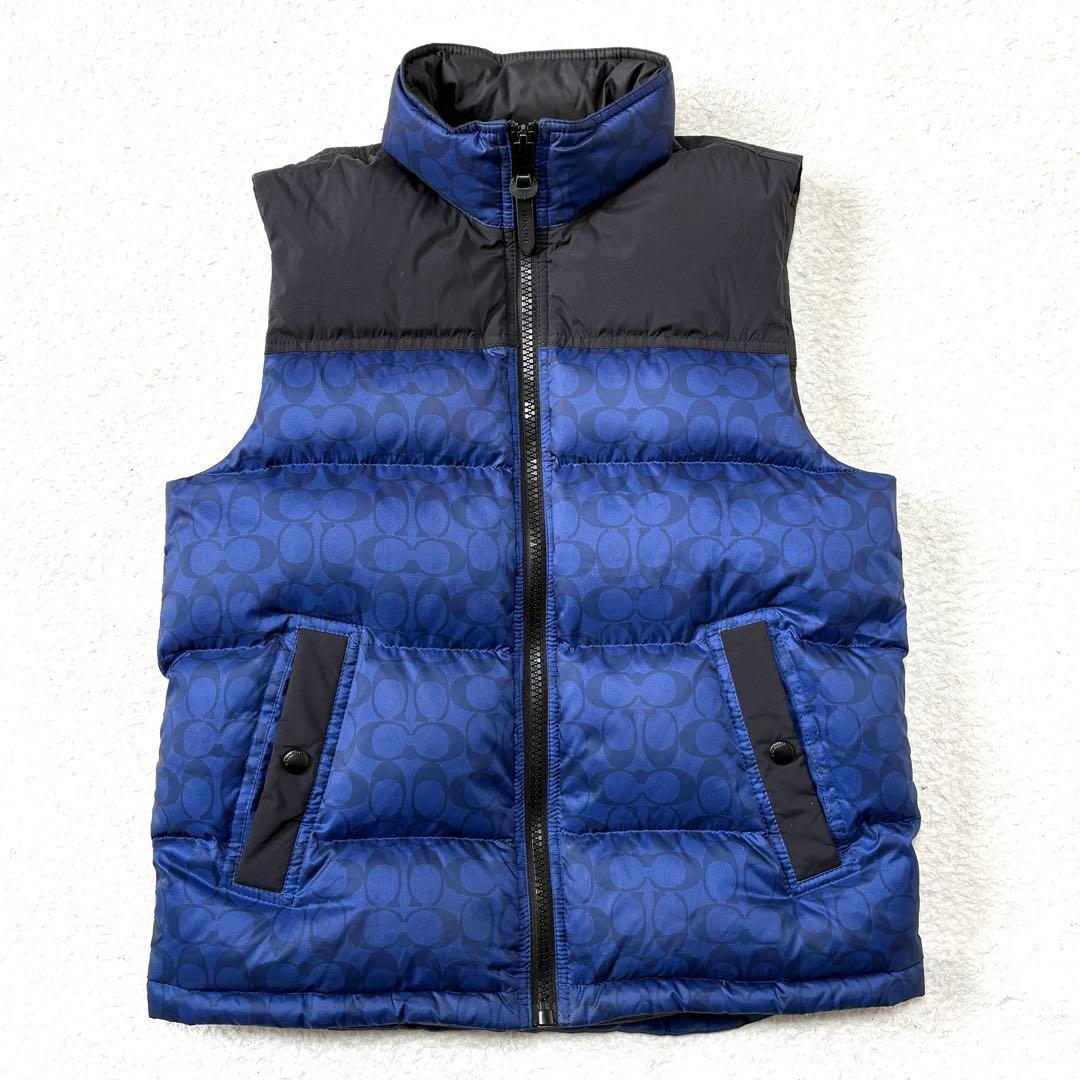 人気 COACH シグネチャー柄 ダウンベスト ブルー 正規品 S（ML相当）