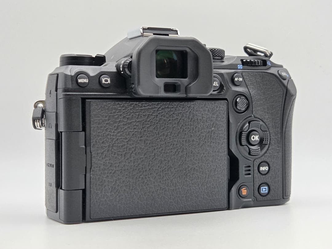 【美品】OLYMPUS OM SYSTEM OM-1 ボディ 1,529ショット
