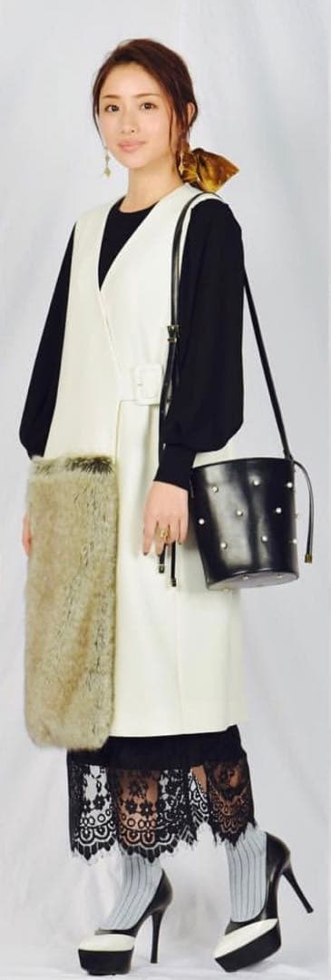 Balcony and Bed ファーコンビジレ 校閲ガール 石原さとみ着用