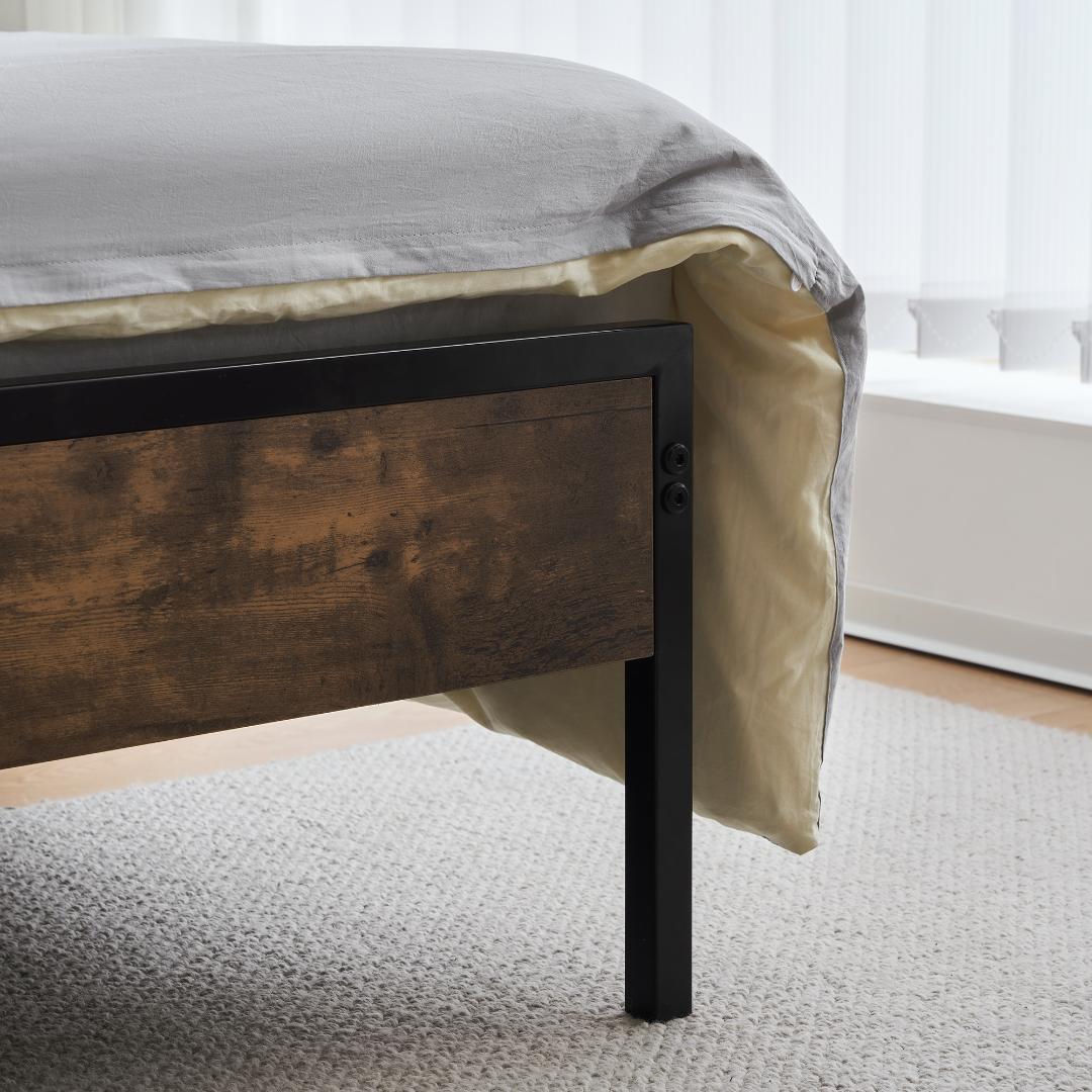 【限定価格ｘ送料無料】超人気！ベッドフレーム（S） パイプベッド コンセント付き