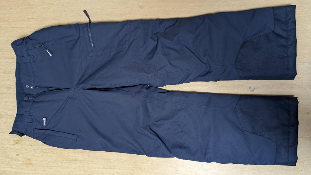 【美品・北欧デザイン】キッズ用スキーウェア上下セット（Trollkids）