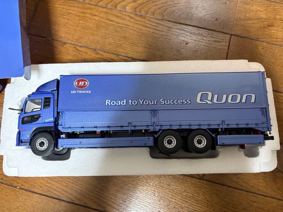 UD TRUCKS Quon 1／43モデル