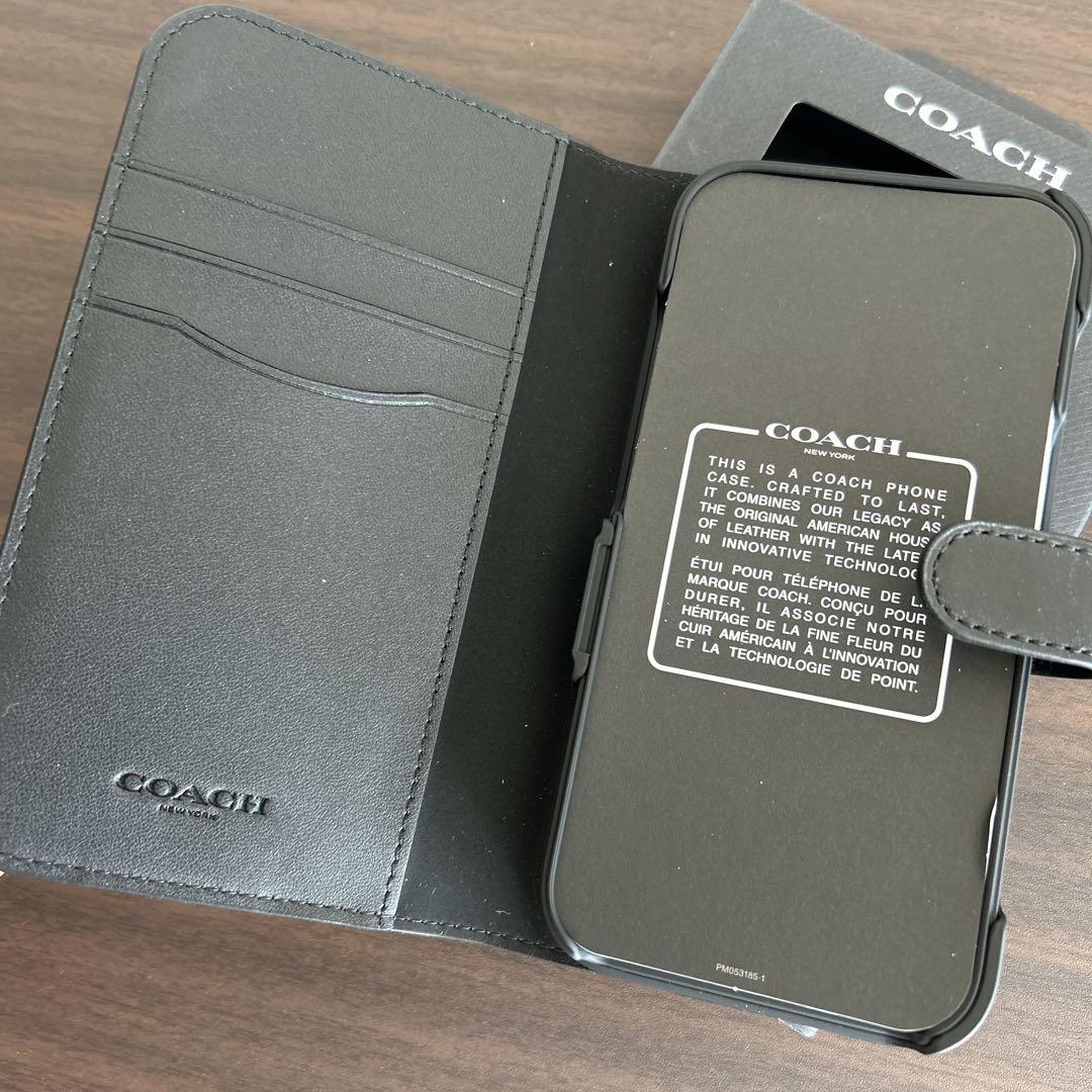 ①【新品】COACH レザー iPhone 15 ケース　手帳型スマホケース