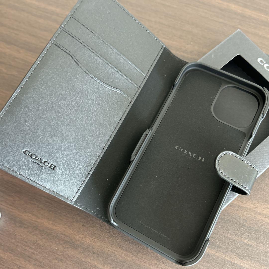 ①【新品】COACH レザー iPhone 15 ケース　手帳型スマホケース