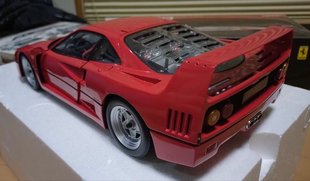 フェラーリ F40 1/12 ダイキャストカー