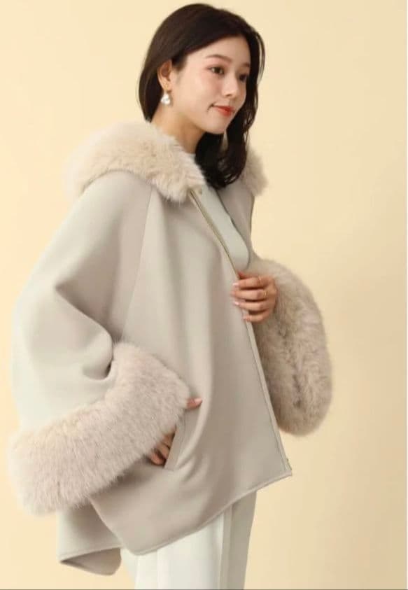 新品未使用 ヤマダヤスコットクラブ系列 fennel ファー付き フードポンチョ