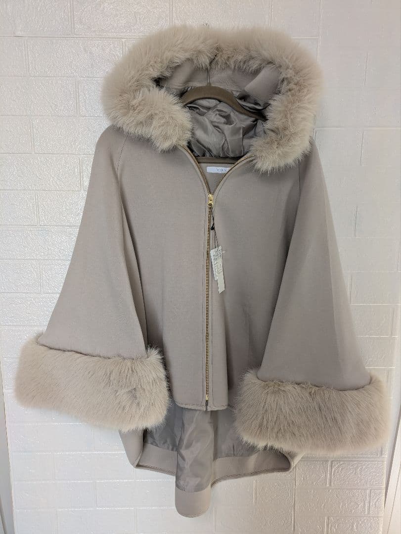 新品未使用 ヤマダヤスコットクラブ系列 fennel ファー付き フードポンチョ