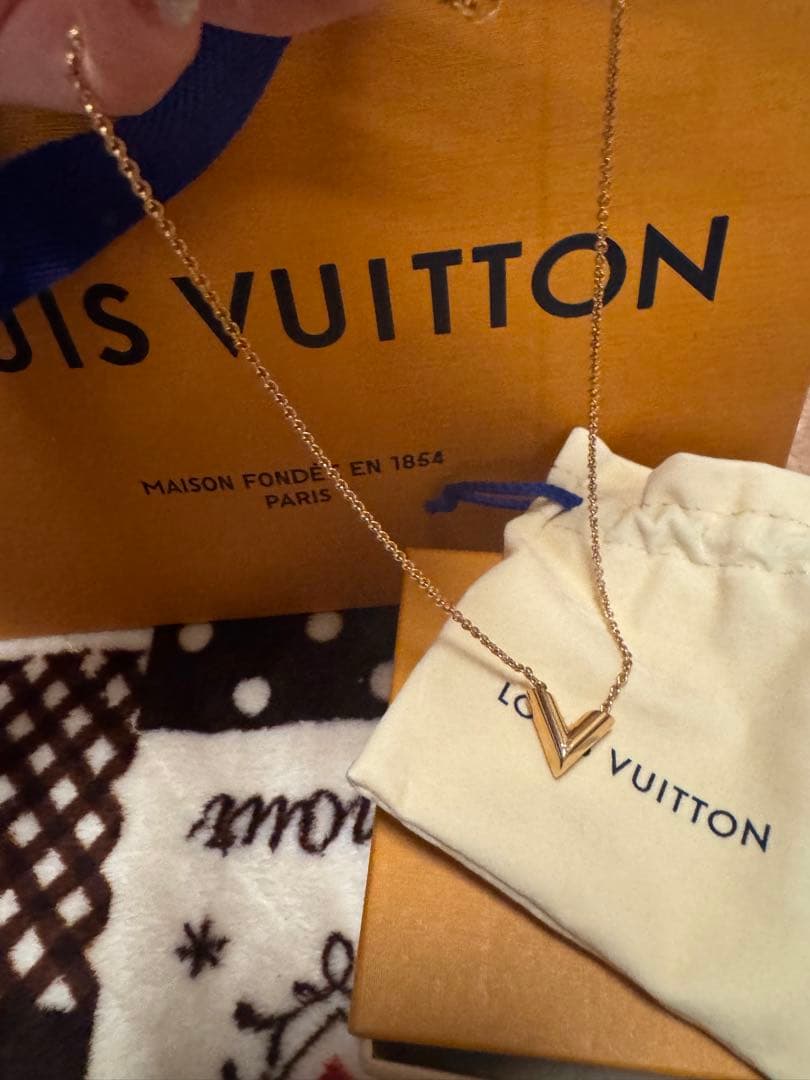 LOUIS VUITTON コリエエッセンシャルV/ネックレス/ピンクゴールド/