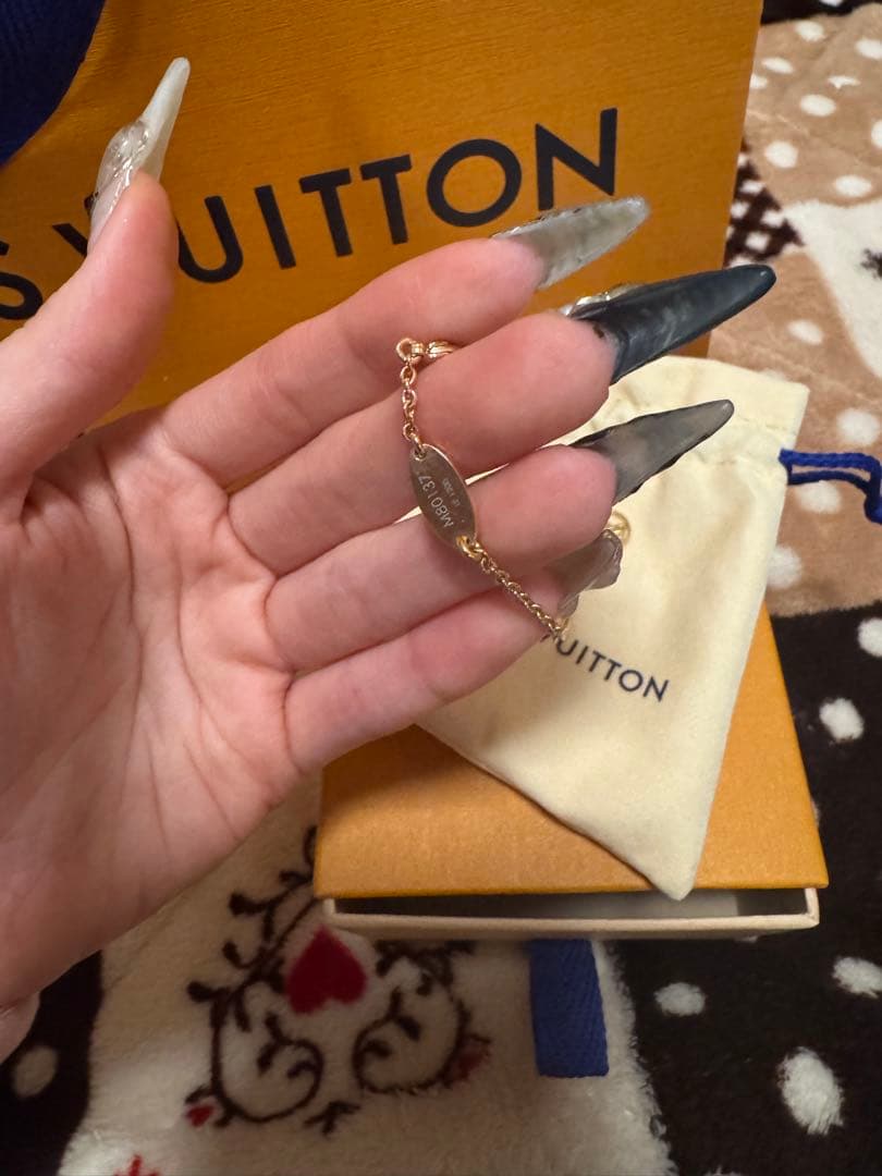 LOUIS VUITTON コリエエッセンシャルV/ネックレス/ピンクゴールド/