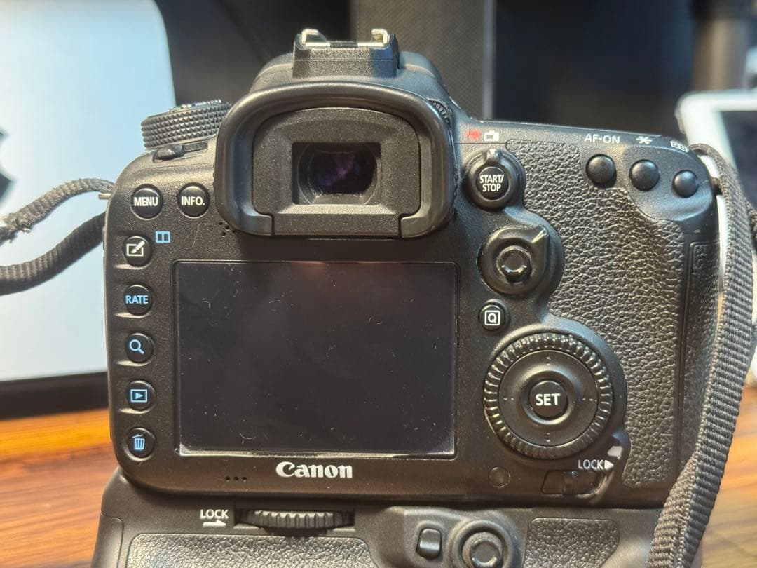 Canon EOS 7D Mark II 一眼レフカメラ