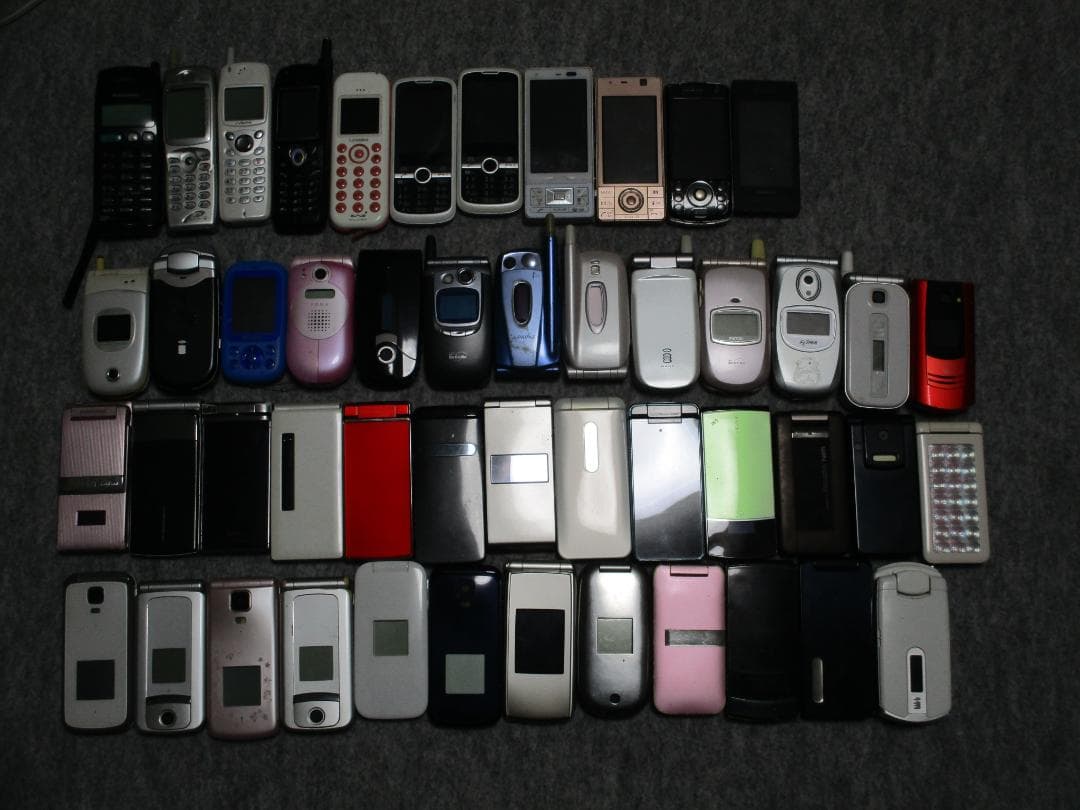 携帯電話 49台　ガラケー