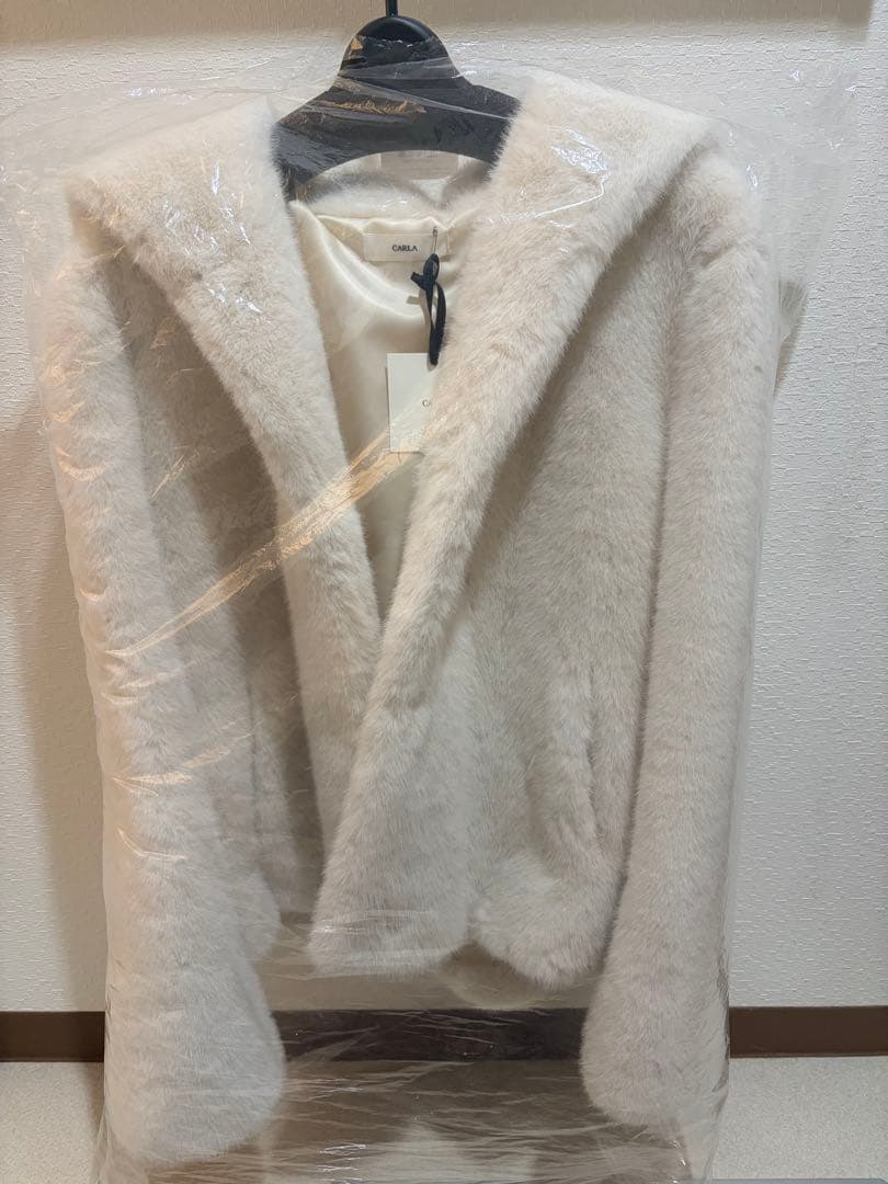 新品未使用品CALRA エコファーフードコート　ホワイト