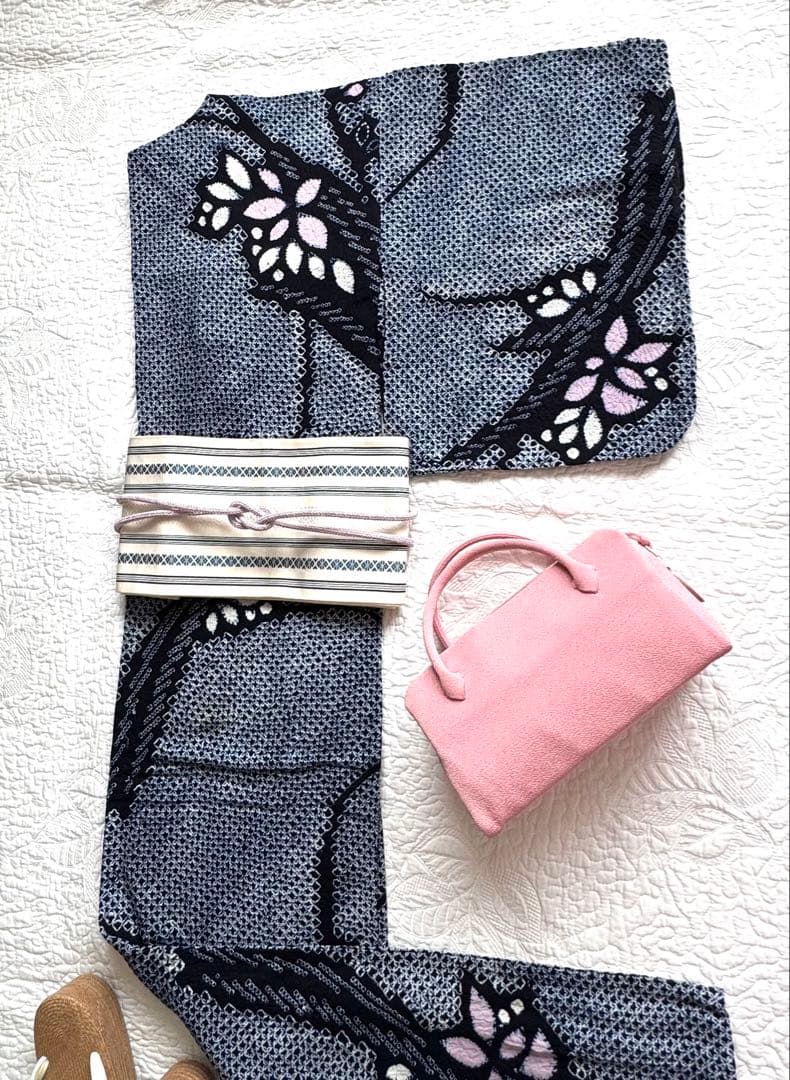 粋な大人の浴衣 ◆ 有松絞り 舞花文 優しい色のシンプルな柄