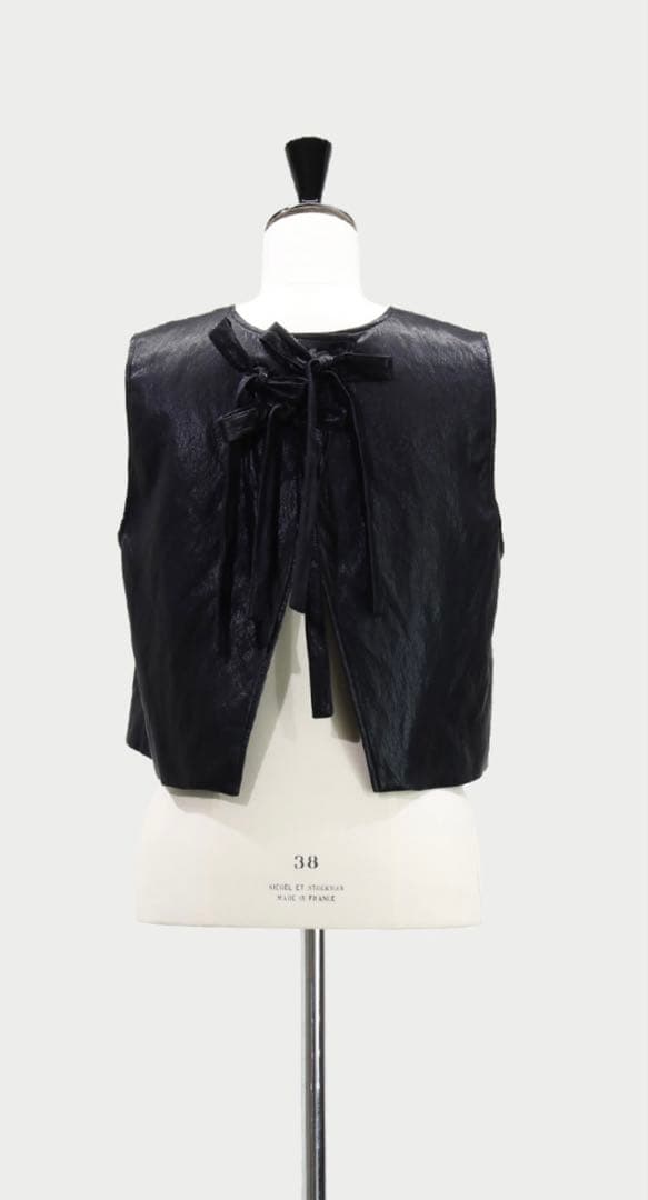 【美品】マチャットmachattエコレザーリボンベスト ブラック