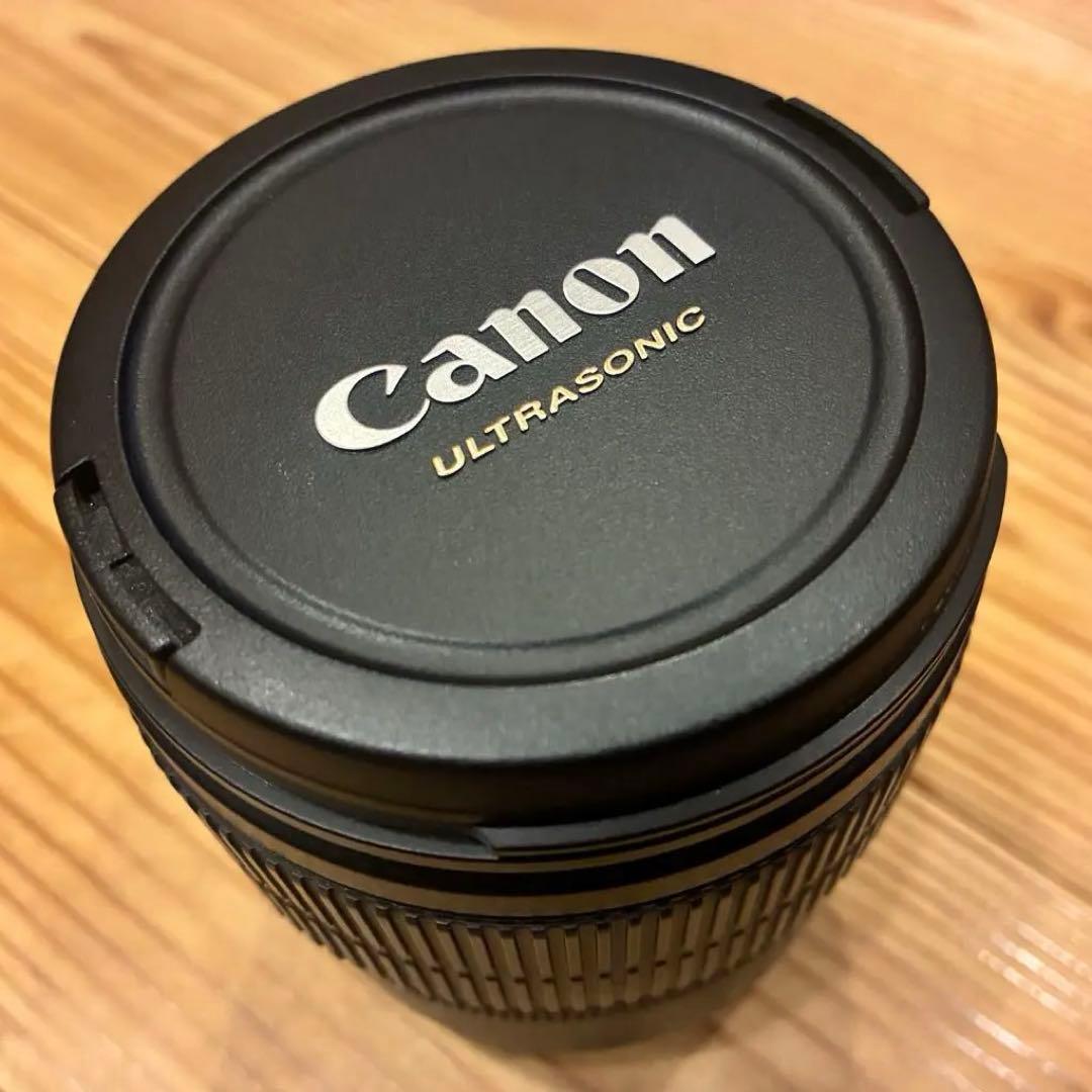 【美品】Canon EOS 60D デジタル一眼レフカメラ　レンズ充電器付き