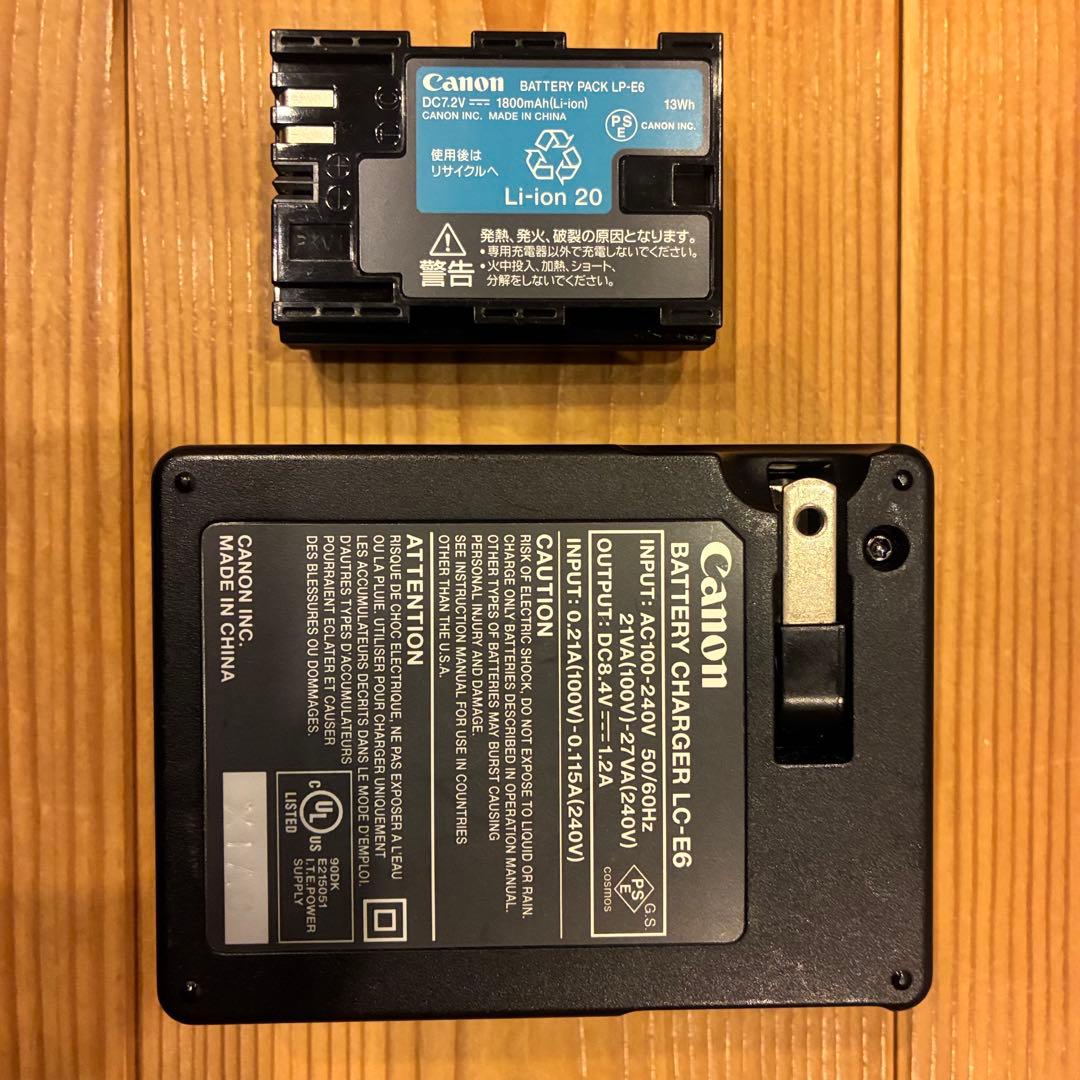 【美品】Canon EOS 60D デジタル一眼レフカメラ　レンズ充電器付き