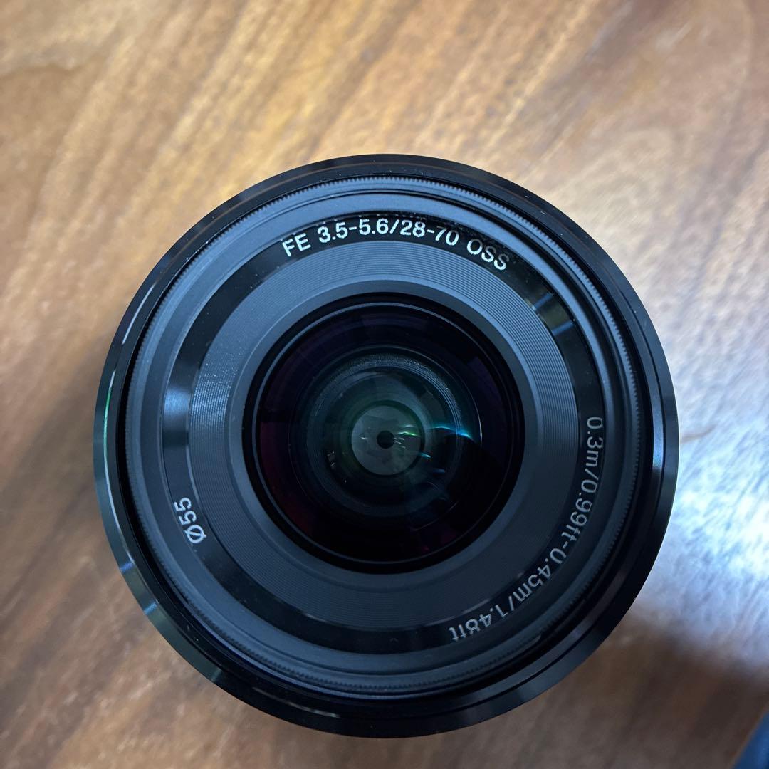 Sony FE 28-70mm f/3.5-5.6 OSS レンズ