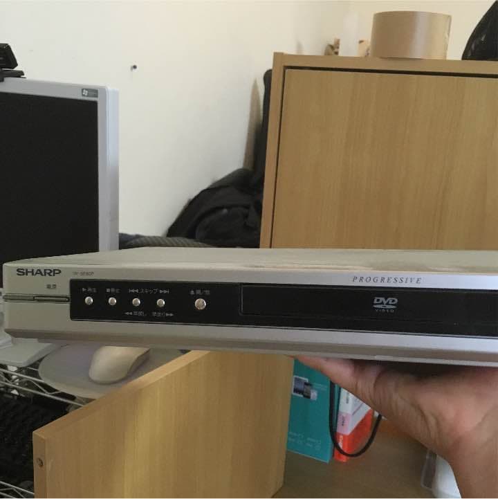 SHARP製DVDプレイヤー(超薄型&超軽量)
