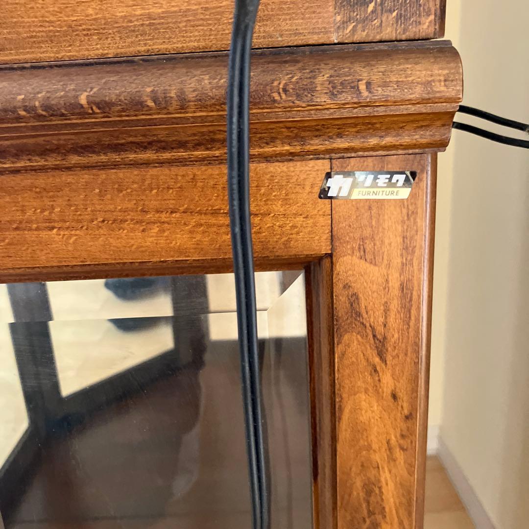 カリモクコロニアル　照明付きキュリオケース コーナーキャビネット