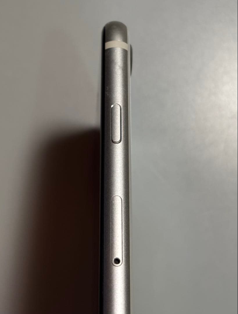 つ*ひ様 Apple iPhone SE (第3世代) ホワイト 本体