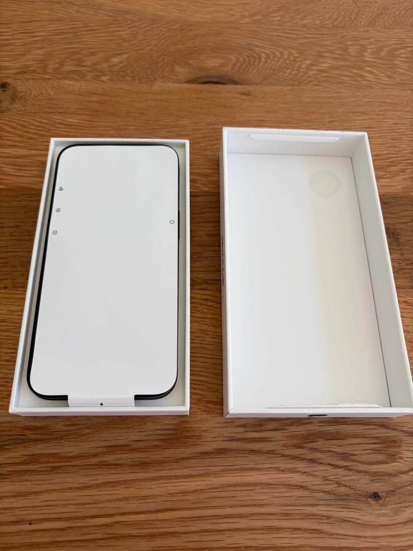 【超美品】Apple iPhone 16e 256G ブラック 本体 箱付き