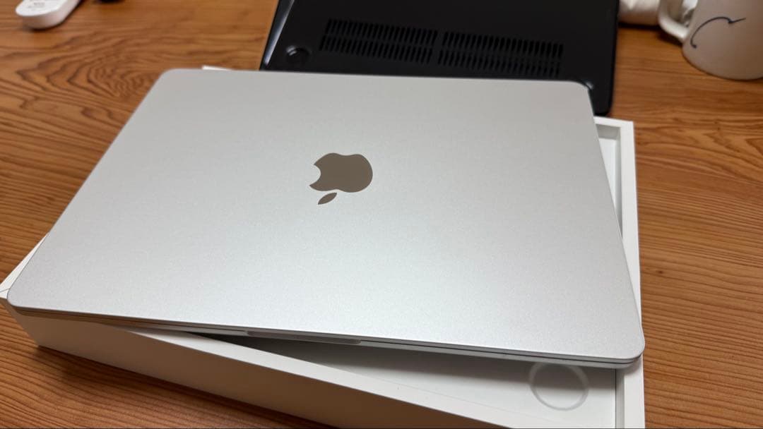 【極美品】MacBookAir M2 シルバー 8GB 512GB