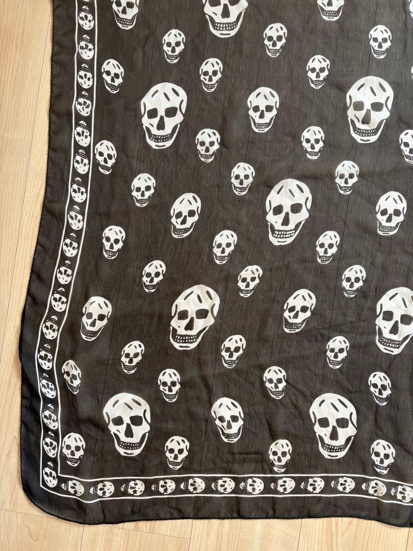 【美品】ALEXANDER McQUEEN スカル 大判スカーフ シルク100%