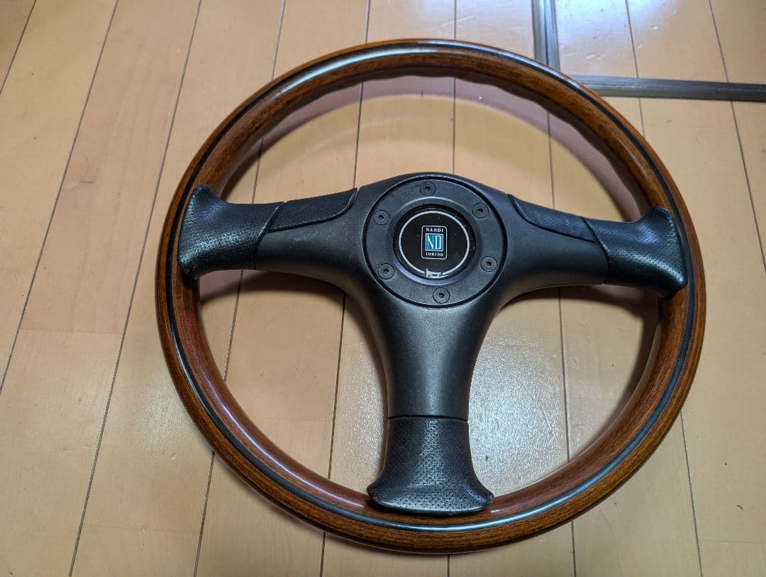 綺麗！ナルディウッド希少のZ5モデル