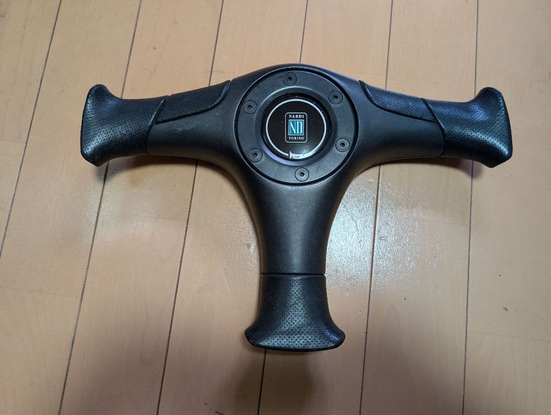 綺麗！ナルディウッド希少のZ5モデル